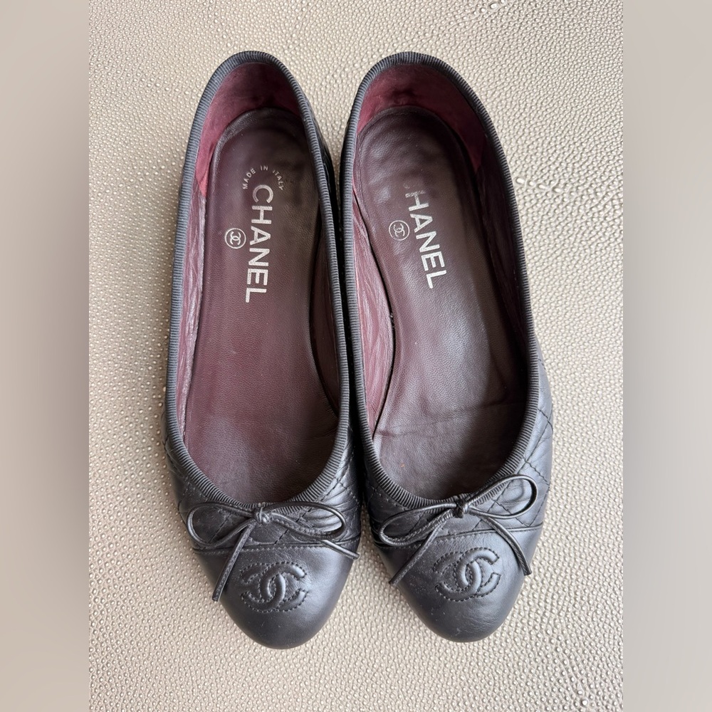 CHANEL Black Quilted Flats with Bow - Picture 8 of 8